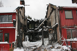 Nedbrent hus i rekke